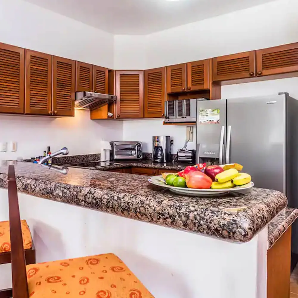 Fully Stocked Kitchen with Oven/Cooktop